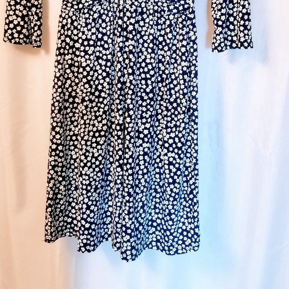 Very flattering dress by Poete - Picture 2 of 2